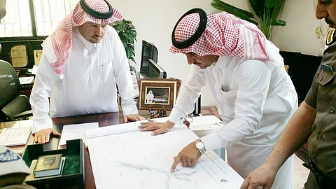 اجتماع عاجل لوضع حلول دائمة لسيول وادي البغث بأحد رفيدة