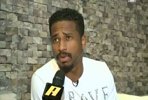 بالفيديو.. الزلزال "ناصر" يخرج عن صمته ويدعم الهلال من المدرجات