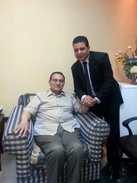 صور صادمة لـ"مبارك".. أصيب بـ"سمنة مفرطة"