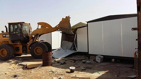 إغلاق 46 معملاً وورشة وسحب 72 سيارة نقل بـ"خمرة جدة" خلال شهر