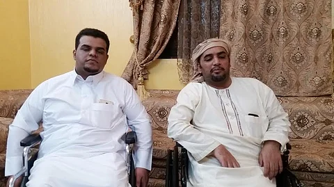 عسير.. مرض غامض يجبر شقيقين على ملازمة الكرسي 15 عاماً