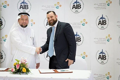 "تحقيقات الطيران" يستفيد من الخبرات البحثية لجامعة عبد الله للعلوم
