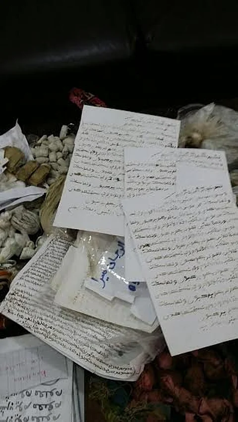 شاهد.. ضبط 200 عمل سحري بحوزة ساحرة نيجيرية في مطار المدينة