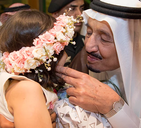 خادم الحرمين يرعى حفل تخريج الدفعة الـ 41 من طلاب مدارس الرياض ويكرم المتفوقين