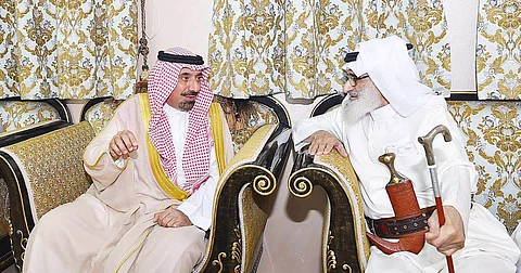 "أمير نجران" يقدم التعازي لذوي "الشيخ سالم بن منيف"