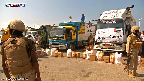بعد تحريرها من "القاعدة".. الإمارات تدشن جسراً جوياً إغاثياً إلى المكلا