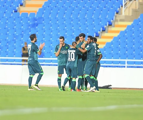 بالصور .. "الراقي" بطل الدوري يقسو على الرائد بخماسية