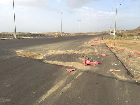 بالصور.. هبوط بطريق الأمير سلطان بأبها يتلف عددًا من المركبات