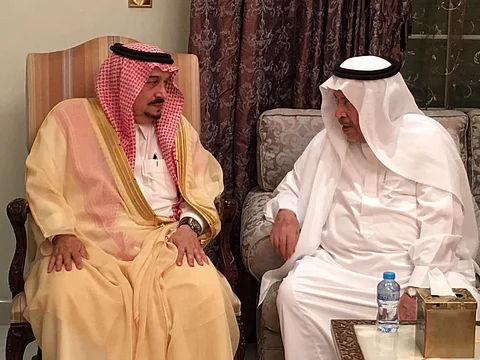 أمير الرياض يقدم التعازي لأسرة السديري
