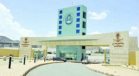 جامعة الباحة ترفض تسليم وثيقة متخرجة حصلت على حكم واجب النفاذ