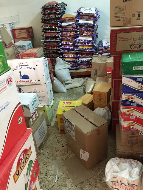 شاهد.. ضبط مستودع أغذية مخالف بمدينة عرعر
