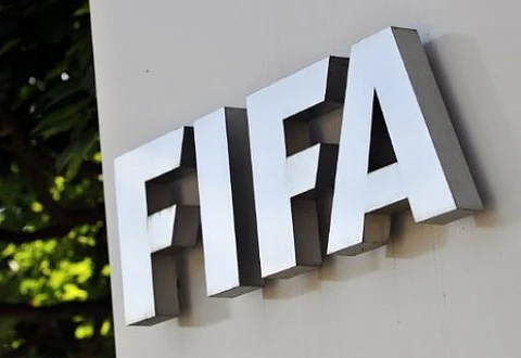 "فيفا": استمرار الحظر على الكرة الكويتية ورفعه عن إندونيسيا