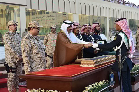 تخريج الدفعة الـ27 من الضباط الجامعيين والدورة الـ32 من طلبة "الملك خالد"