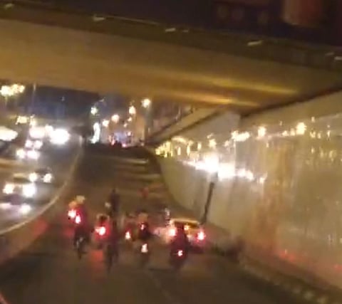 مسيرات بـ"الدبابات النارية" يتزعمها مراهقون تثير الفزع بالطائف