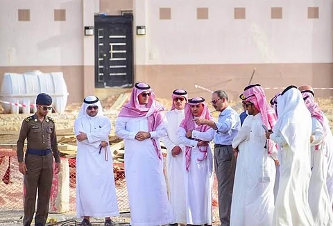 محافظ عنيزة المكلف يوجّه برفع تقارير عاجلة عن الخزان المنهار