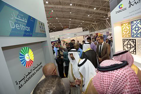 "دهانات الجزيرة" تبرز أحدث تقنياتها لترشيد "الكهرباء" في معرض الطاقة السعودي