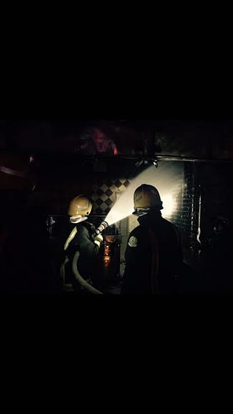 "مدني الحفر" يُخمد حريقاً شبّ في مطعم فجراً.. ولا إصابات