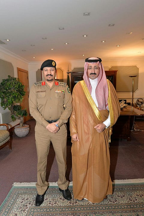 محافظ الأحساء يستقبل مدير المرور ويُكَرّم متميزي الإدارة