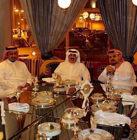 مكتب متعب بن عبدالله ينفي الاجتهادات بعد صورته مع مسؤولي "الهلال"