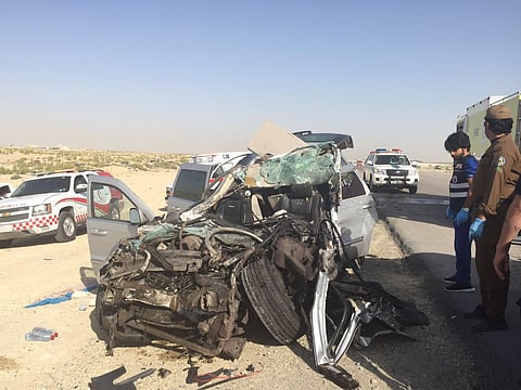 مصرع شخص وإصابة آخرَيْن إثر حادث مروري بالدمام