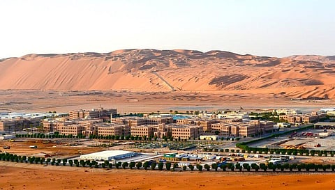 بالصور .. " سبق " تزور منجم الذهب الأسود في الربع الخالي