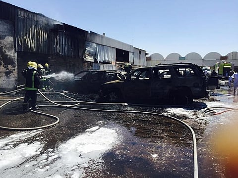 شاهد.. حريق يلتهم 8 مركبات داخل محطة وقود بطريق الهجرة في المدينة المنورة