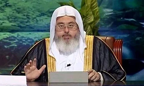 "المنجد" للفتيات: احذرن الابتزاز والتحرش بمواقع التواصل.. قد يفعلها الأقارب!