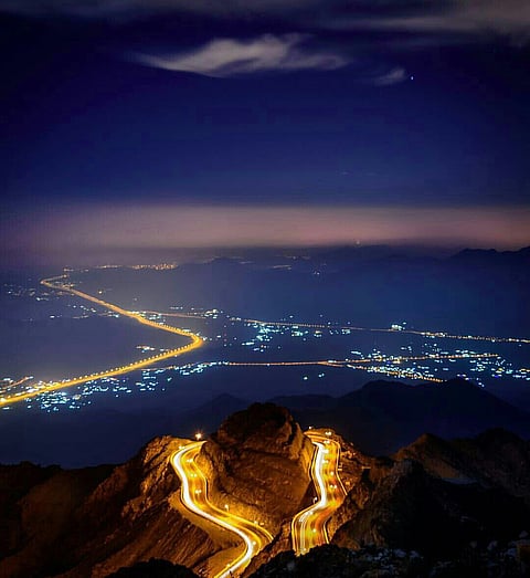 بالصور.. "ساحرة صيف السعوديين" تتألق بالماء والهواء والجبل الحسن