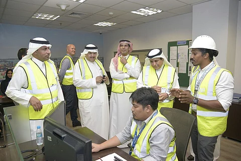 "وزير النقل" يطّلع على الخطط التطويرية والتشغيلية بميناء جدة الإسلامي