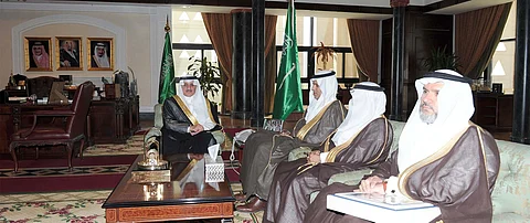 أمير تبوك يوصي بتوسيع خدمات ميناء ضباء بالشراكة مع القطاع الخاص
