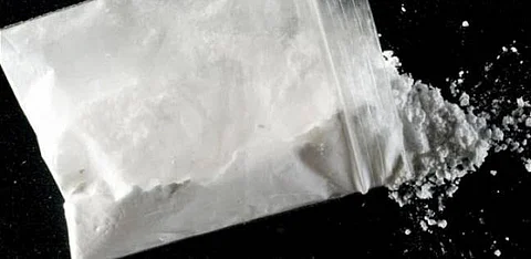 أمن طرق الحوميات يضبط ثلاثينيًّا بحوزته هروين مخدر