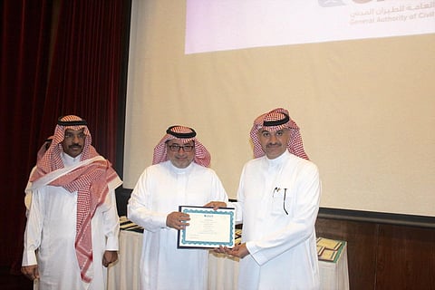 مطار أبها يختتم دورة "التميز في خدمة العملاء"