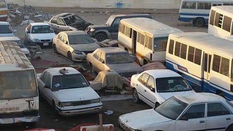 "أمانة جدة" تسحب ٣ سيارات وتغادر الموقع.. وسط ذهول الأهالي من التجاوب "التسكيتة"!