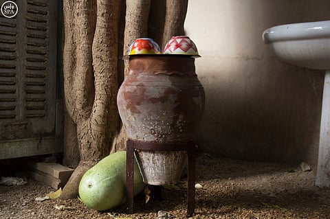 شاهد.. "القربة والزير" تطفئان عطش الصيف في وادي الدواسر