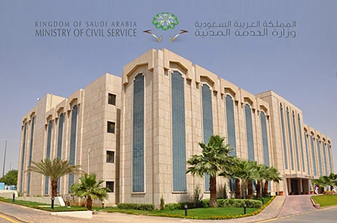 "الخدمة" تدعو (346) متقدمًا ومتقدمة على الوظائف الصحية