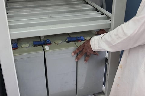 شاهد: بعد كمين محكم.. سقوط "عصابة أبراج الجوال" بالقصيم