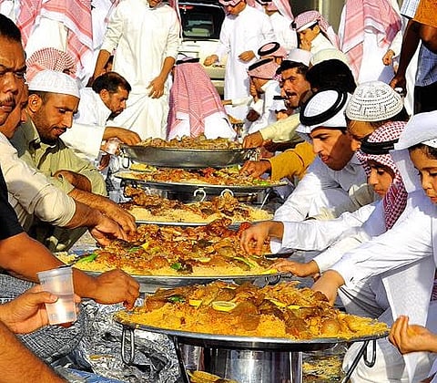 تهيئة المساجد والمنازل وإعداد الطعام والشراب لاستقبال رمضان