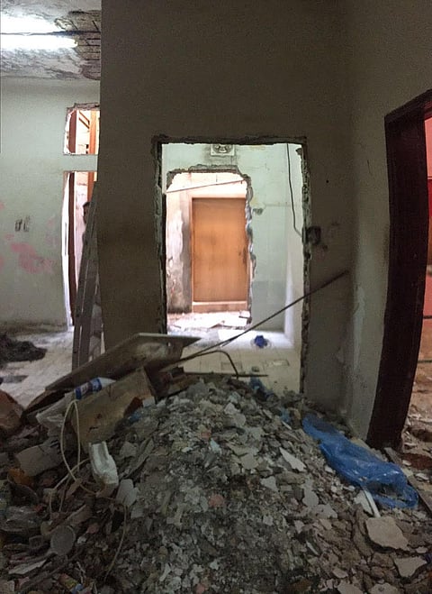 الخبر.. طلاب يرمّمون منزل أسرة محتاجة ويعيدونه إليها