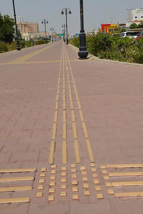 "أمانة جدة" تهيئ مساراً خاصاً للمكفوفين وضعاف البصر في ممشى الروضة