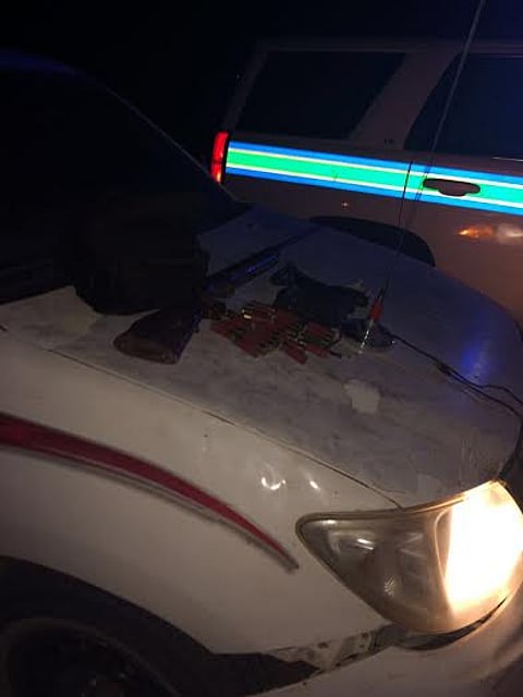 ضبط مخدرات ومبالغ مالية وأسلحة بطريق " المدينة ـ ينبع "