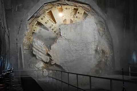 شاهد.. "سنعة" تُنهي رحلة الـ12 كم.. وأمير الرياض يعلن إنجاز الخط الأخضر