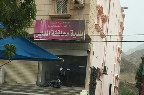 واقعة نفايات الداير تتفاعل.. التوصل للفاعل.. والمحافظة: تعدّ على مقر حكومي