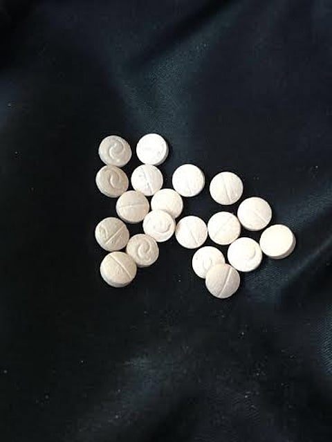 أمن المدينة يضبط 4 حالات مخدرات ومبالغ مالية ومركبات مطلوبة