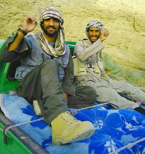 مقتل وجرح 100 عسكري إيراني بـ"خاش".. وأحد المنفّذين يُهدي ساعته