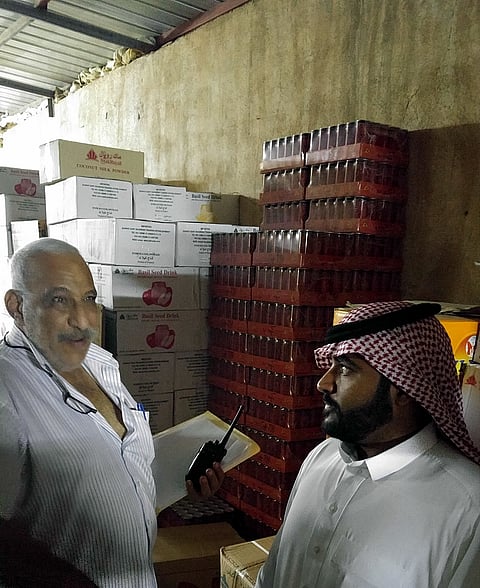 حائل.. ضبط مصنع سجائر هندية.. وإتلاف مواد غذائية فاسدة