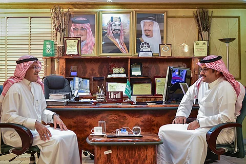 د. هلال العسكر لـ"سبق": لا نحتاج لرفع الرواتب بل لضبط الأسعار.. وليتنا نملأ بلادنا بسباكين ونجارين سعوديين