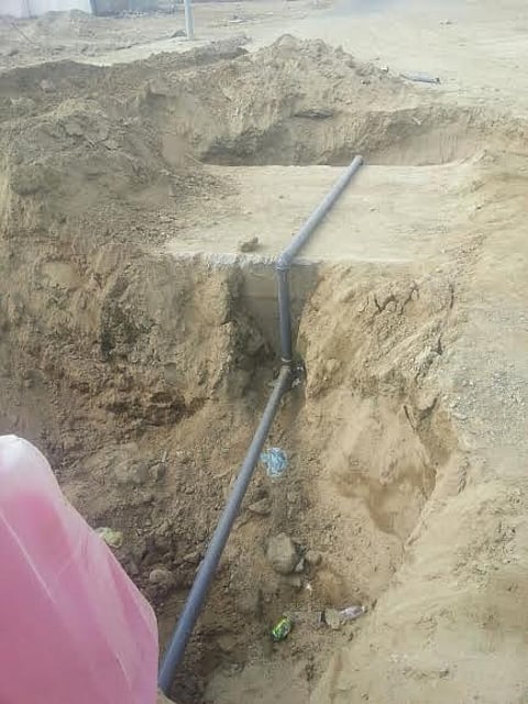 تراشق بين بلدية غميقة ومياه الليث بسبب مشروع.. والمواطن يدفع الثمن!