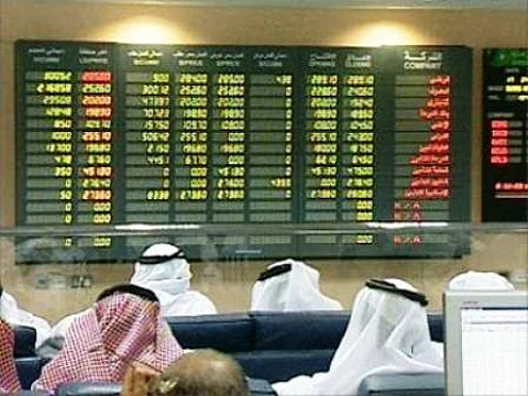 سوق الأسهم يغلق تعاملاته منخفضاً