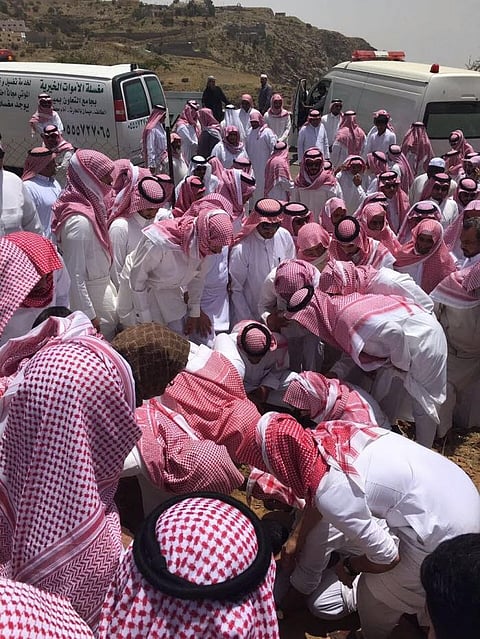 قرية الأحلاف بجنوب الطائف تُشيع جثامين 3 من أبنائها