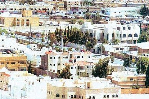 وفاة طفل دهساً خلال عبوره الشارع مسرعاً في القريات